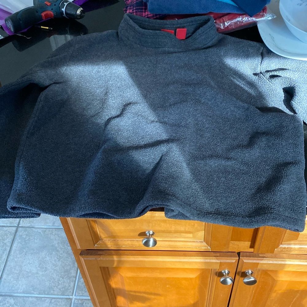 Al size l 80% poly 20% Rehan, gray, long sleeve fleece